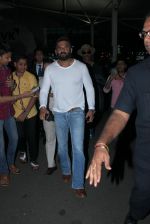 Sunil Shetty snapped at airport on 14th Feb 2016